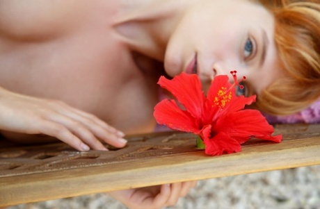 adolescente dai capelli rossi nudi esclusivi fotografie