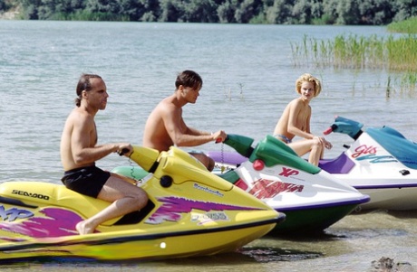 capelli corti e lisci caldo carino Immagine