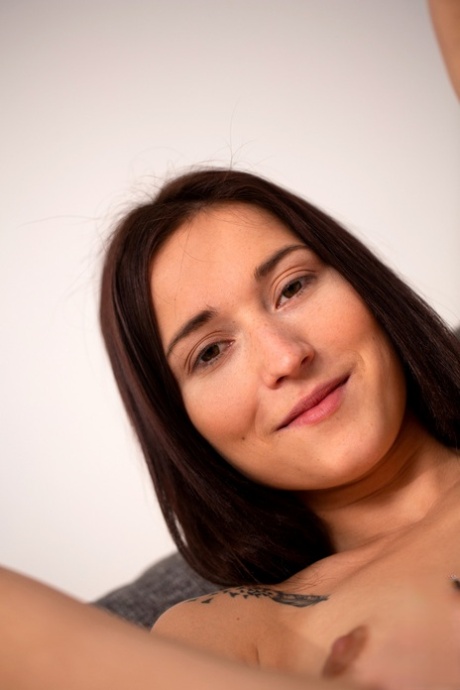 Adolescente bionda con i capelli corti sottosopra del 2001 bellissimo migliore foto