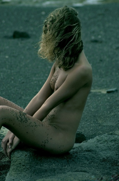 spiaggia di capelli ricci castani sottili xxx nudi immagini