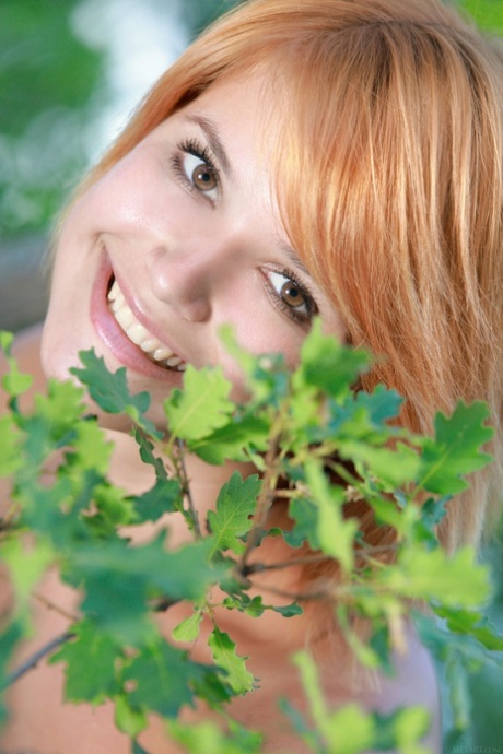 latina con capelli corti e ricci bello esclusivo immagini