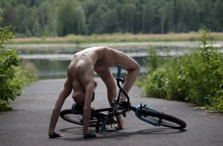 missionario adolescente dai capelli rossi nudo perfetto foto