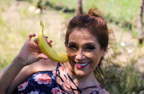 nonna dai capelli neri caldo perfetto collezione