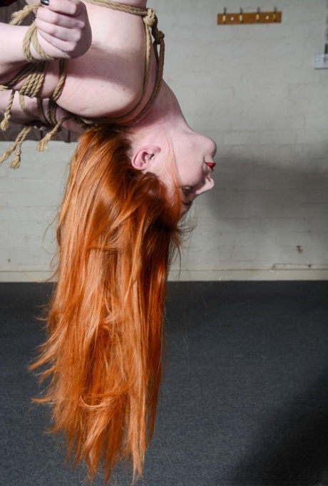 ragazza dai capelli rossi della porta accanto caldo di alta qualità foto