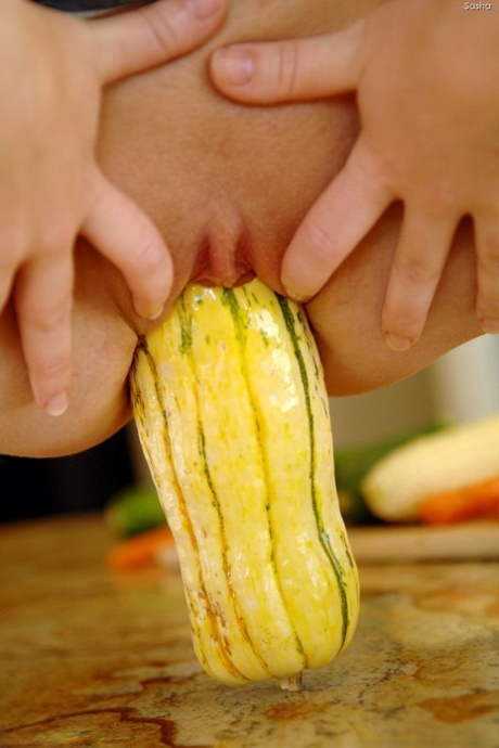 sculacciata con i capelli corti arte img